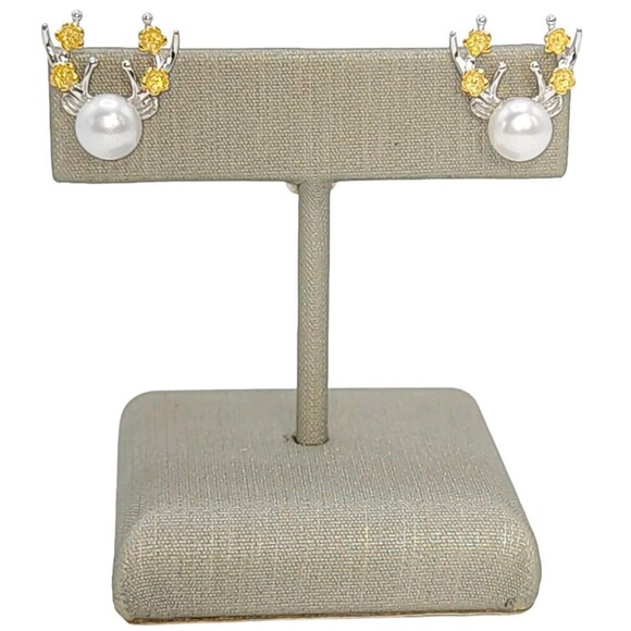 925 Sterling Silver Cultured Freshwater Pearl Stud Earrings Reindeer Shaped - Picture 7 of 7